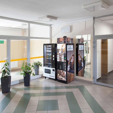 Dom Studenta Nr 1 Ans W Koninie Hostel Konin  Kültér fotó