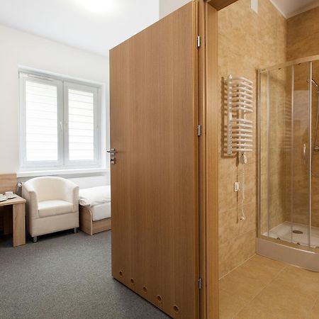 Dom Studenta Nr 1 Ans W Koninie Hostel Konin  Kültér fotó