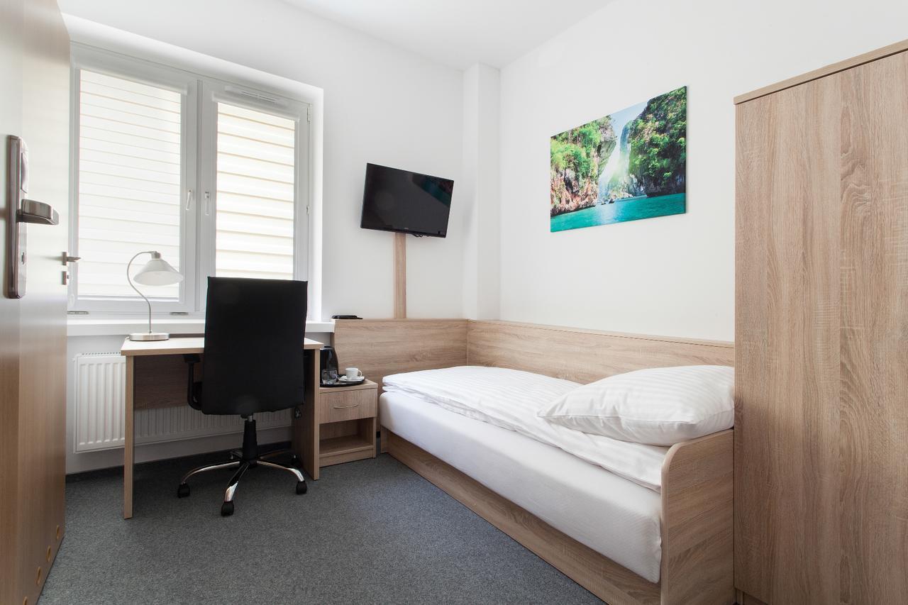 Dom Studenta Nr 1 Ans W Koninie Hostel Konin  Kültér fotó